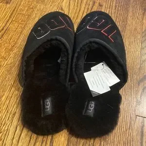 UGG | Shoes | New Ugg Signature Branded Suede Black Scuff  display picture 3